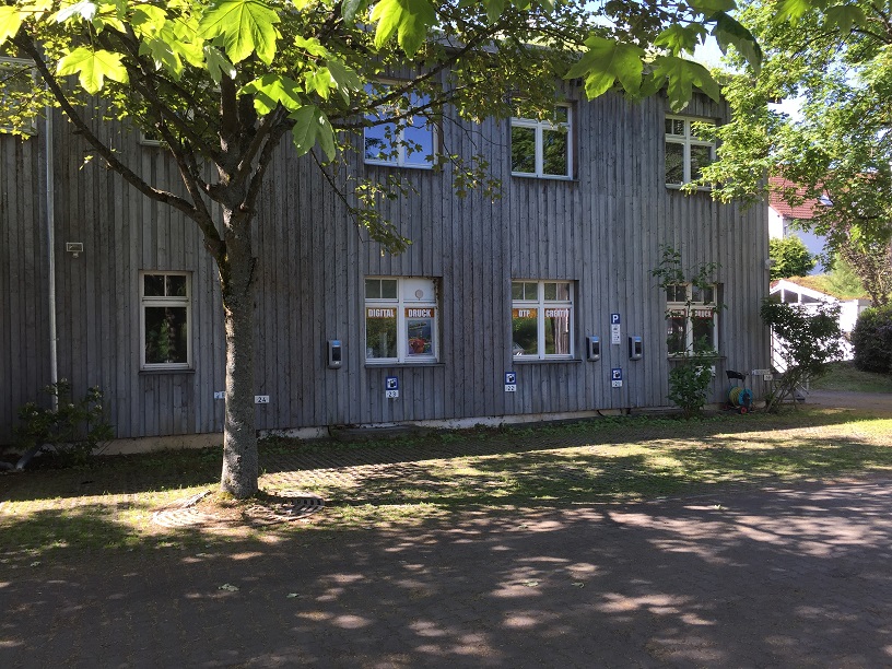 Die Ladestation an der Nordseite des Gebäudes